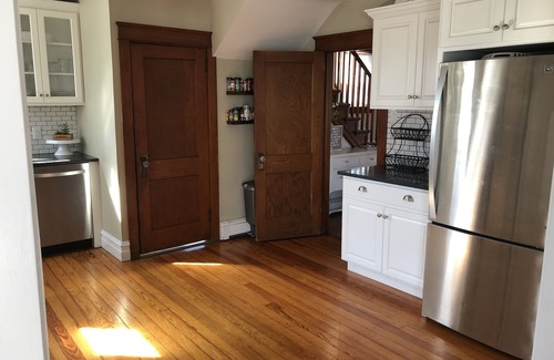 Witmer House | Comfortable Craftsman Getaway! 4 Bedrooms, close to Dutch Wonderland!