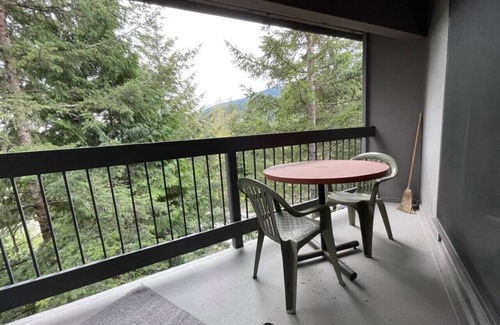 Whistler Creekside Condo | Comfortable Creekside Studio - close to lifts.