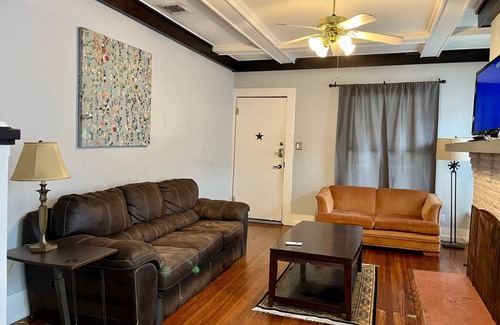 Midtown House | Comfortable cute 3/2 craftsmen home close to downtown and The Pearl