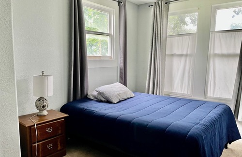 Midtown House | Comfortable cute 3/2 craftsmen home close to downtown and The Pearl