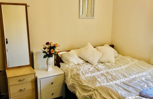 North Glasgow House | Comfortable double room close to the city centre