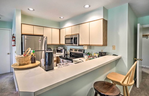 West Dover Apartment | Comfortable Dover Apartment: Walk to Mt Snow!