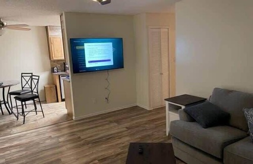 Lawton Apartment | Comfortable downstairs 2 bed next to Fort Sill!
