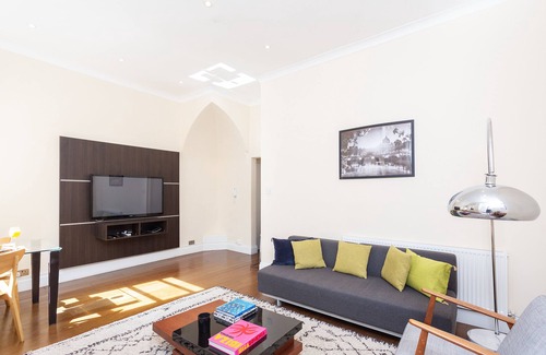 West Kensington Apartment | Comfortable Flat in West Kensington Perfect for Business or Leisure