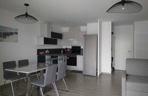 La Londe-les-Maures Apartment | Comfortable T3 with 15m² south-facing terrace - Air conditioning Swimming pool Parking