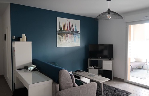 La Londe-les-Maures Apartment | Comfortable T3 with 15m² south-facing terrace - Air conditioning Swimming pool Parking