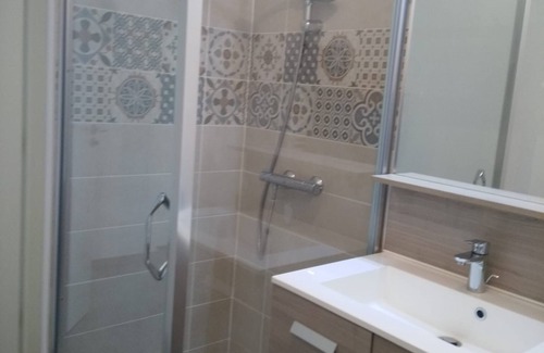 La Londe-les-Maures Apartment | Comfortable T3 with 15m² south-facing terrace - Air conditioning Swimming pool Parking