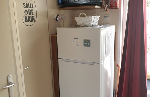 La Roque-d'Antheron House | Comfortable 3 bedroom mobile home with air conditioning in Provence - Swimming pool and private lake