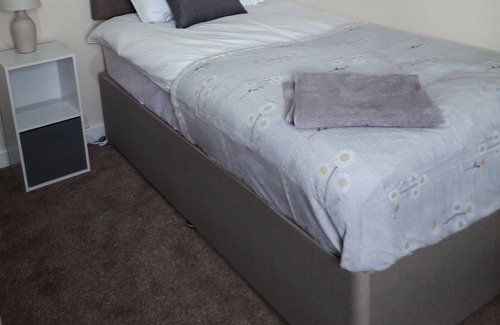 Bedford House | Comfortable fully equipped house in popular area
