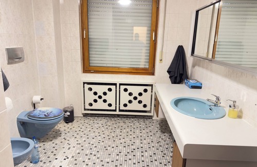 Leverkusen Apartment | Comfortable group apartment in Leverkusen with garden & large kitchen