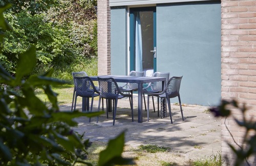 Ockenburgh House | Comfortable holiday home with fireplace near the beach