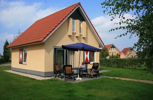 Tynaarlo House | Comfortable holiday home with microwave surrounded by nature