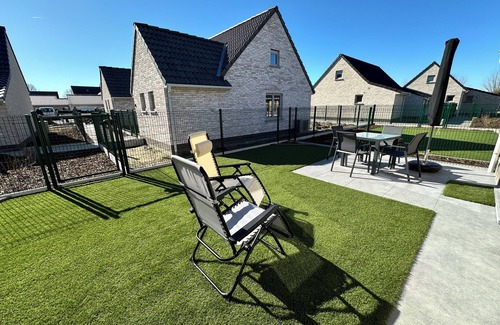 Koksijde House | Comfortable holiday home on park near sea