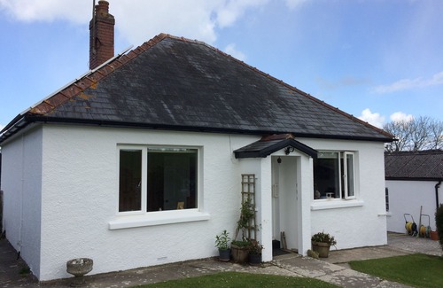 Llanybri House | Comfortable home and garden near Marros Beach