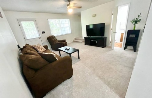 Durham House | Comfortable Home! Great Locale!n