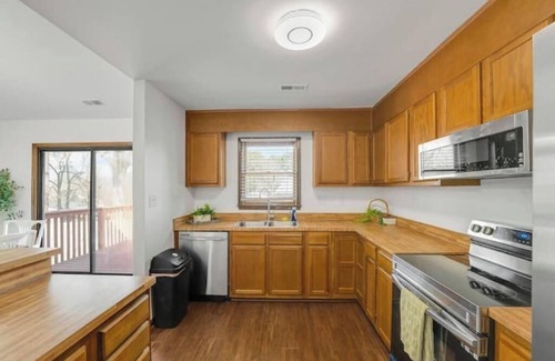 Southeast Raleigh House | Comfortable home in Raleigh w big fenced backyard