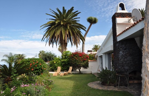 La Victoria de Acentejo House | Comfortable home with a beautiful blooming garden and a view of the Atlantic