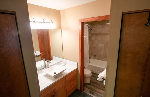 Whitefish Hotel | Comfortable Hotel Room with Amenities