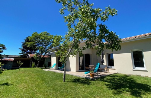 Naujac-Sur-Mer House | Comfortable house 15' from the ocean and lake and 30' from the Grands Châteaux du Médoc