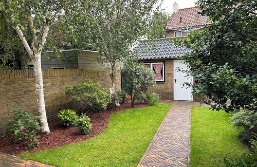 Egmond aan den Hoef House | Comfortable house in a quiet area with a green garden.