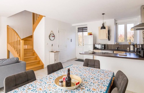 Jullouville Cottage | Comfortable house in Jullouville with garden and Wi-Fi