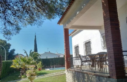 El Vendrell House | Comfortable house with BBQ and private swimming pool close to the beach