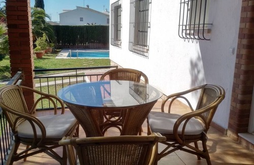El Vendrell House | Comfortable house with BBQ and private swimming pool close to the beach
