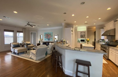 Park Cities House | Comfortable house with en-suite bathrooms, fast internet and great outdoor space