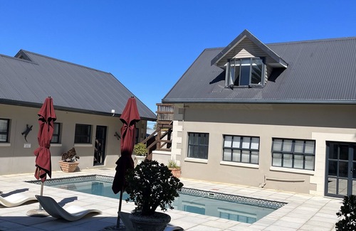 Plettenberg Bay Cottage | Comfortable Large Country Home sleeps 7 with 4 large bedrooms, private garden.