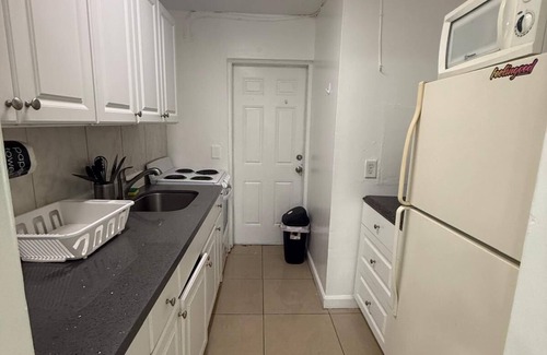 Downtown Hollywood Apartment | Comfortable Large Studio-J