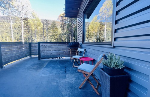 Nelson House | Comfortable lodging close to Whitewater & town