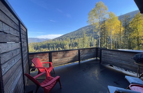Nelson House | Comfortable lodging close to Whitewater & town