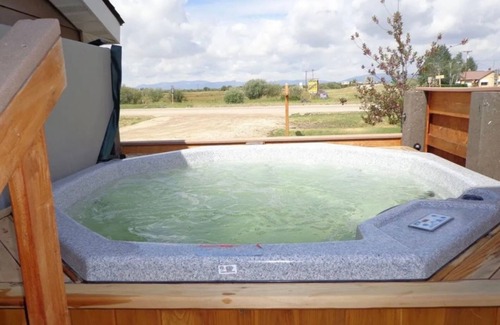 Wisdom Cabin | Comfortable lodging in the heart of the Big Hole Valley!