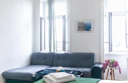 Brigittenau Apartment | Comfortable & Lovely 1BR Apartment Near Millennium