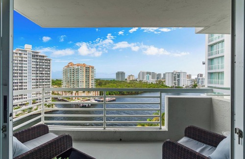 Lake Ridge Condo | Comfortable Modern 1 BR Suite Overlooking Intercoastal