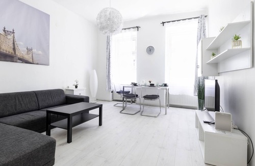 Rudolfsheim-Funfhaus Apartment | Comfortable,Modern Apartment Near Subway with Inner Garden-Märzstraße Apartments