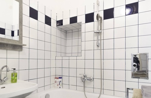 Rudolfsheim-Funfhaus Apartment | Comfortable,Modern Apartment Near Subway with Inner Garden-Märzstraße Apartments