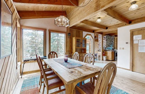 Truckee House | Comfortable, multi-level cabin with amazing lake/mountain views & furnished deck