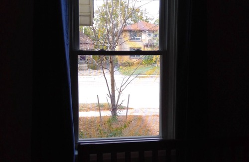 London House | Comfortable newly-renovated East End home. Minimum rental 29 days.