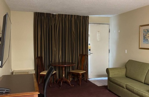 Ottumwa Apartment | Comfortable one bedroom apartment in downtown Ottumwa