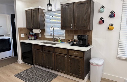 Fortville House | COMFORTABLE ONE STORY: 2 bed 1 bath in town Fortville. Sleeps 4. Newly Remodeled