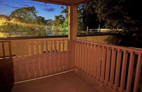 Buffalo Apartment | Comfortable & pet friendly . Free Breakfast 5 minutes from the heart of Buffalo