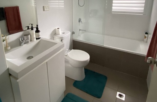 Maroubra South Apartment | Comfortable & Private Maroubra apartment close to Airport , Beaches & City !