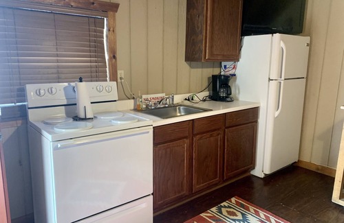 Carrizo Springs Cabin | Comfortable Quiet Cabin 8 miles outside of Carrizo Springs