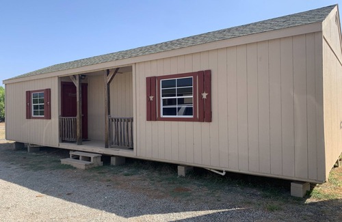 Carrizo Springs Cabin | Comfortable Quiet Cabin 8 miles outside of Carrizo Springs