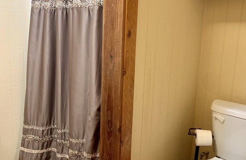 Carrizo Springs Cabin | Comfortable Quiet Cabin 8 miles outside of Carrizo Springs