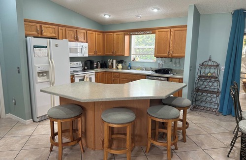 Summerfield House | Comfortable & Relaxing Designer 3/2 Home Away From Home!
