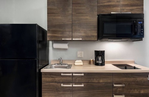 Midland Hotel | Comfortable Retreat w/Room Essentials + Full Kitchen for Easy Travel!