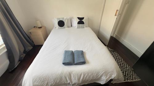 Redcliffe House | Comfortable room 1
