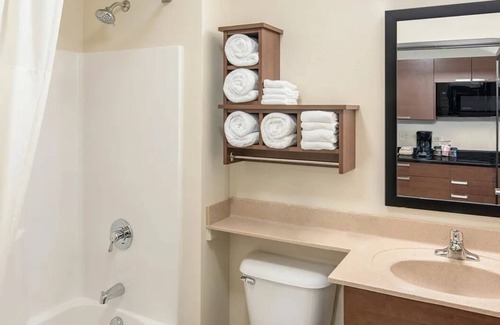 Hastings Hotel | Comfortable Room Near the Hastings Kool-Aid Museum